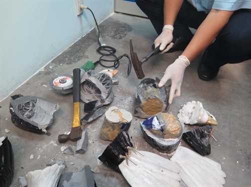 Hải quan cửa khẩu sân bay quốc tế Tân Sơn Nhất bắt giữ vụ nhập lậu 1,84 kg cocain