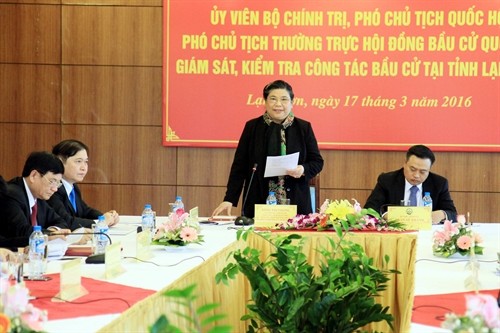 Phó Chủ tịch Quốc hội Tòng Thị Phóng kiểm tra công tác bầu cử tại Lạng Sơn 