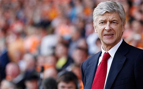 HLV Wenger tuyên bố vẫn ở lại Arsenal