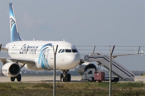 Vụ bắt cóc máy bay của Ai Cập: Tên không tặc yêu cầu được tị nạn ở CH Cyprus