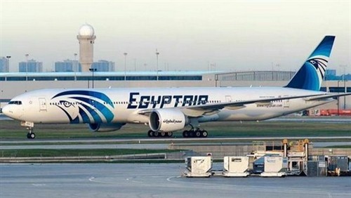 Vụ bắt cóc máy bay của Ai Cập: Tên không tặc cho phép phụ nữ và trẻ em rời máy bay 