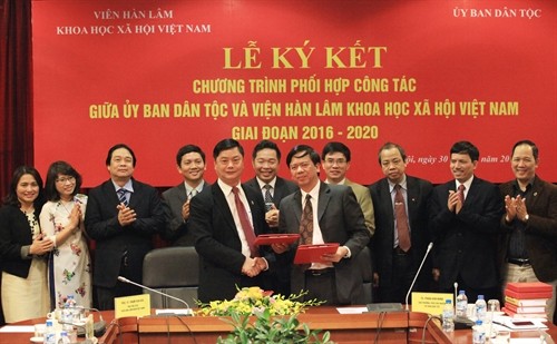 Ký kết hợp tác giữa Ủy ban Dân tộc và Viện Hàn lâm Khoa học xã hội Việt Nam giai đoạn 2016-2020