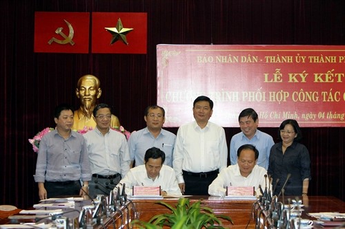 Thành ủy TP Hồ Chí Minh và Báo Nhân Dân ký kết phối hợp công tác 