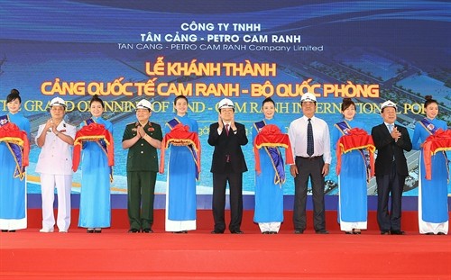 Chủ tịch nước Trương Tấn Sang dự lễ khánh thành Cảng Quốc tế Cam Ranh