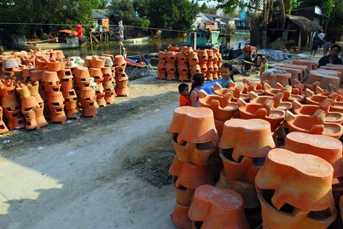 Làng nghề truyền thống nắn nồi đất ở Kiên Giang