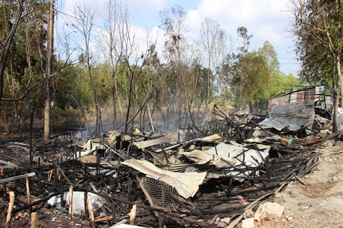 Hỏa hoạn thiêu rụi 10 căn nhà tại Cà Mau 