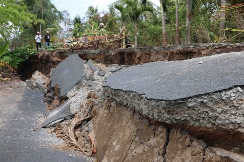 Sạt lở đất nghiêm trọng ở huyện Trần Văn Thời