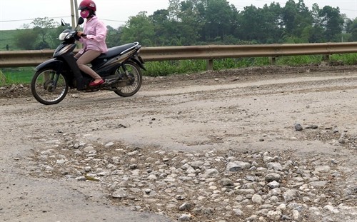 Tuyên Quang: Đường xuống cấp không đảm bảo an toàn giao thông