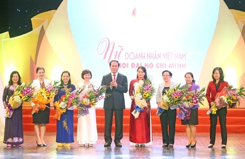 Chủ tịch nước dự Chương trình giao lưu “Nữ doanh nhân Việt Nam thời đại Hồ Chí Minh”