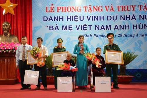 Phong tặng, truy tặng danh hiệu vinh dự Nhà nước “Bà mẹ Việt Nam Anh hùng” 