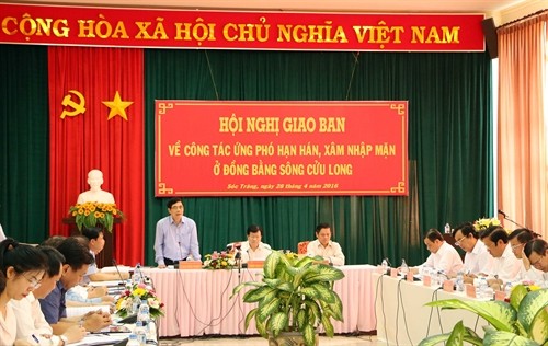 Phó Thủ tướng Trịnh Đình Dũng: Ưu tiên hàng đầu là phải đảm bảo nước sinh hoạt cho người dân