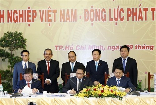 Thủ tướng Nguyễn Xuân Phúc chủ trì Hội nghị Doanh nghiệp Việt Nam năm 2016