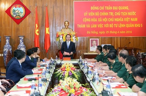 Chủ tịch nước Trần Đại Quang thăm và làm việc với Quân khu 5.