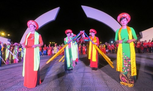 Lễ hội “Chèo cạn, Múa bông”- nét văn hóa đặc sắc của ngư dân vùng biển Quảng Bình