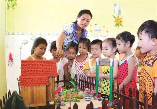Người hết lòng với trẻ em dân tộc Khmer