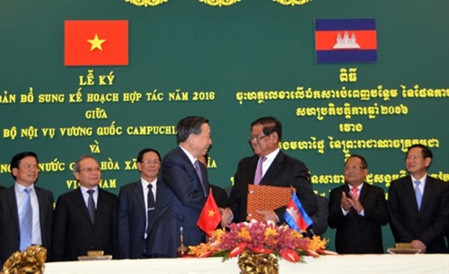 Bộ trưởng Bộ Công an Tô Lâm thăm, làm việc tại Campuchia
