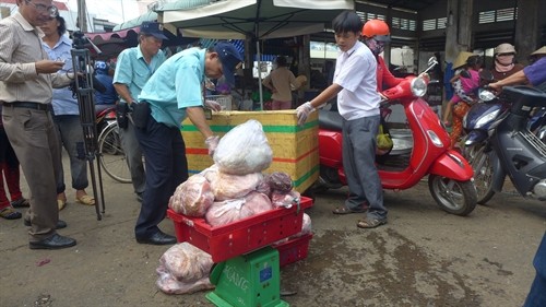 Bình Phước phát hiện kho chứa thịt thối tại chợ Đồng Xoài