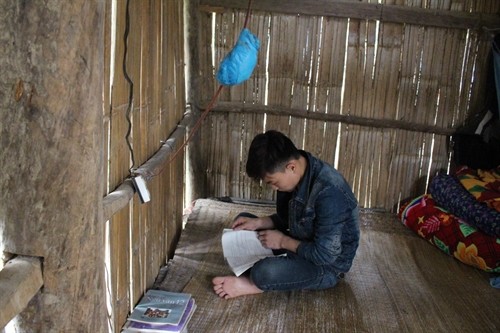 Học sinh vùng sâu Lạng Sơn bám trường “nuôi chữ”