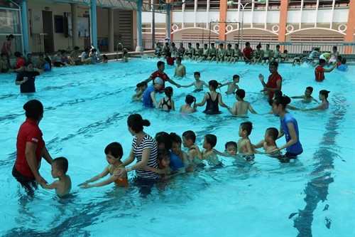 Tiền Giang dạy bơi để phòng chống đuối nước cho trẻ khuyết tật