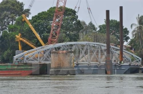 Tăng cường bảo đảm an toàn giao thông đường thủy khu vực thi công cầu Ghềnh 