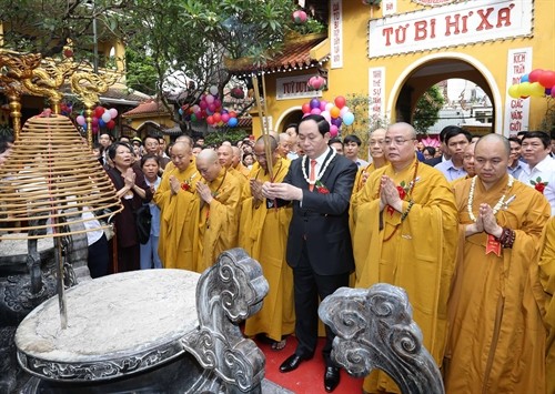 Chủ tịch nước Trần Đại Quang dự lễ chào mừng Đại lễ Phật đản 2016