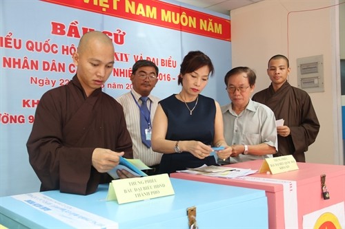 Cử tri Thành phố Hồ Chí Minh hân hoan tham gia Ngày hội bầu cử