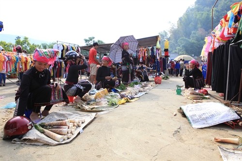 Lai Châu: Nhộn nhịp chợ phiên San Thàng