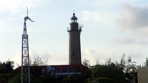 Ngọn hải đăng trên đảo Song Tử Tây