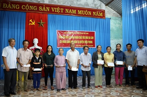 Thông tấn xã Việt Nam tặng quà nạn nhân chất độc da cam tỉnh Quảng Trị