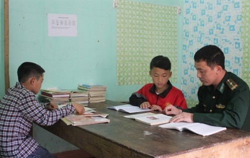 Cao Bằng: Tiếp thêm niềm tin cho trẻ em nghèo vùng biên đến trường