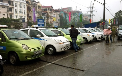 Hà Nội yêu cầu taxi “minh bạch” hơn đối với hành khách