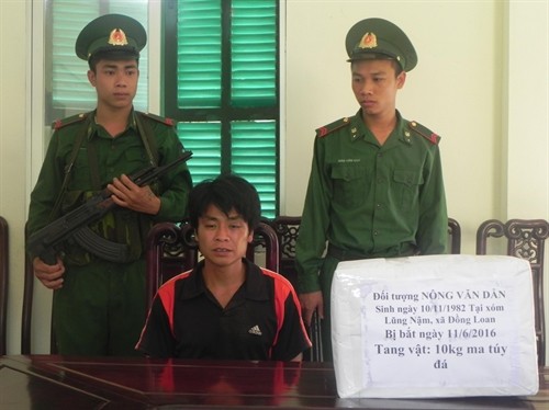 Bắt giữ đối tượng vận chuyển 10 kg ma túy tổng hợp vào Việt Nam 