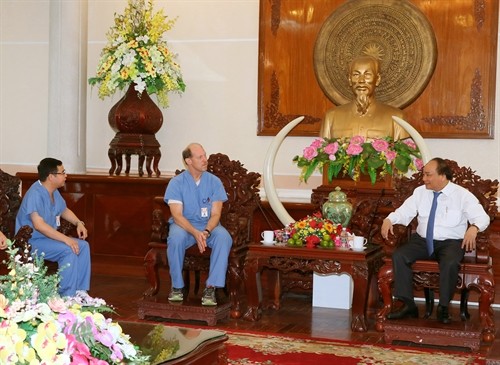 Thủ tướng Nguyễn Xuân Phúc tiếp Đoàn bác sỹ thiện nguyện Đại học Mercer Hoa Kỳ