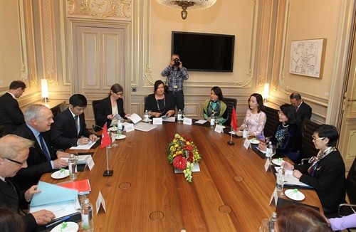 Phó Chủ tịch nước Đặng Thị Ngọc Thịnh thăm làm việc tại Thụy Sĩ 
