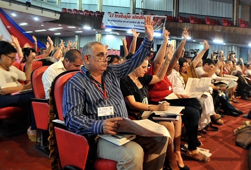 Cuba bắt đầu thu thập ý kiến quần chúng về văn kiện Đại hội Đảng