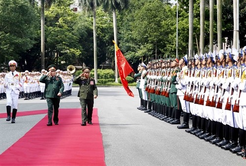 Bộ trưởng Bộ Quốc phòng nước Cộng hòa Dân chủ nhân dân Lào thăm chính thức Việt Nam
