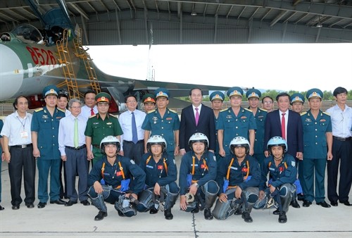 Chủ tịch nước Trần Đại Quang thăm Trung đoàn Không quân 925
