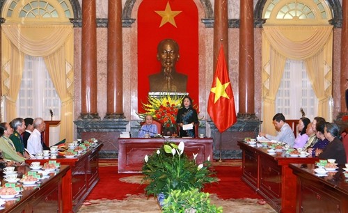 Phó Chủ tịch nước tiếp đoàn cán bộ tuyên huấn khu Sài Gòn- Gia Định 