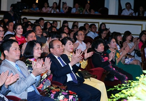 Thủ tướng Nguyễn Xuân Phúc: Giá trị của gia đình luôn thiêng liêng với dân tộc Việt Nam