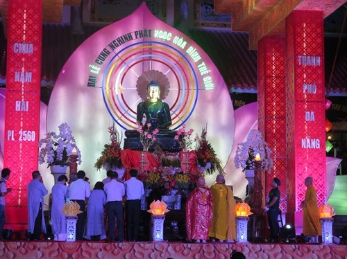 Phật Ngọc hòa bình thế giới đến thành phố Đà Nẵng