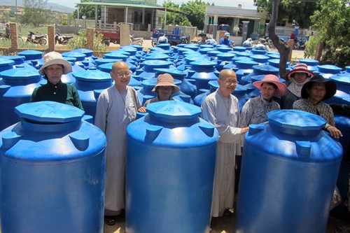 Hỗ trợ 154 bồn chứa nước sinh hoạt cho người dân vùng hạn Ninh Thuận