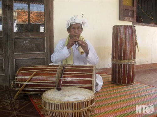 Ông Thiên Sanh Thềm “nặng lòng” với nhạc cụ Chăm