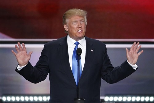Ông Donald Trump "vấp" phải làn sóng phản đối ngay trong ngày đầu tiên đại hội đảng Cộng hòa
