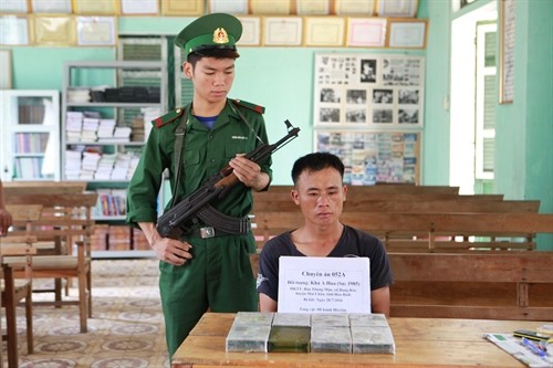 Bộ đội Biên phòng Sơn La bắt vụ vận chuyển trái phép 8 bánh heroin