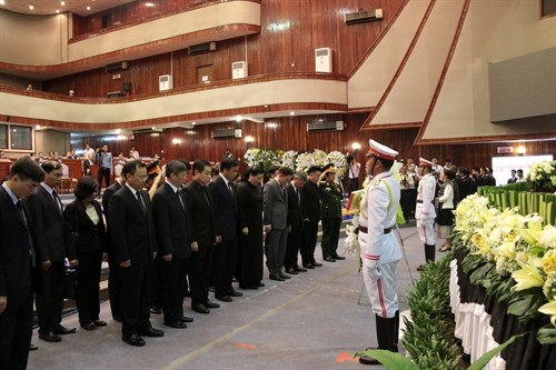 Đoàn đại biểu cấp cao Đảng, Nhà nước ta dự lễ tang đồng chí Saman Viyaket tại Lào