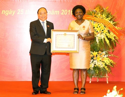 Thủ tướng Nguyễn Xuân Phúc dự lễ trao Huân chương Hữu nghị tặng Phó Chủ tịch Ngân hàng Thế giới