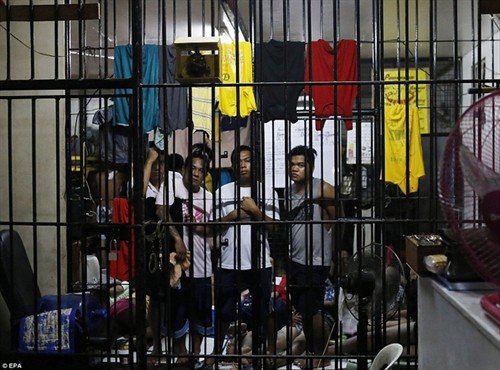 Philippines áp dụng các biện pháp trừng phạt “cứng rắn”, đối với  những kẻ buôn bán hay sử dụng ma túy”.