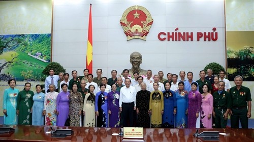 Phó Thủ tướng Trương Hòa Bình tiếp đoàn đại biểu người có công với cách mạng tỉnh Cà Mau
