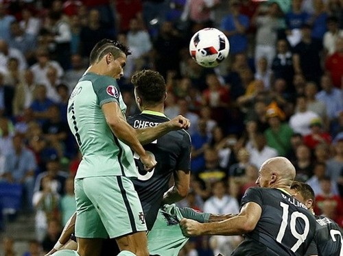 Ronaldo khiến cuộc đua Vua phá lưới EURO nóng hơn bao giờ hết