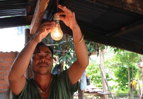 Đắk Lắk: Điện lưới quốc gia bừng sáng thôn buôn